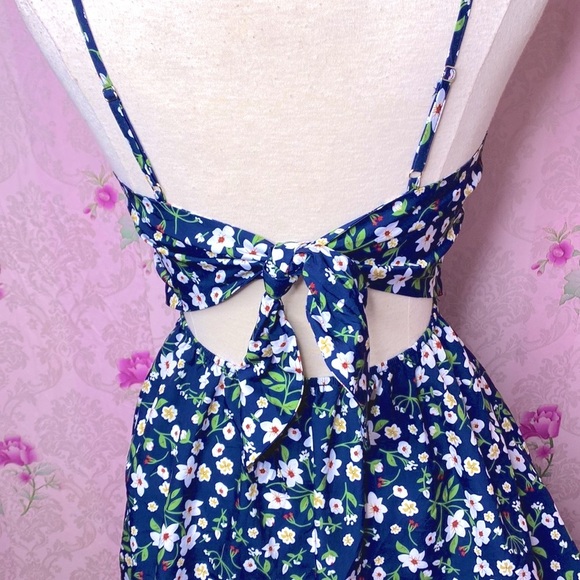 🌹 Floral Navy Blue Cutout Sundress 🌹 - Picture 5 of 13